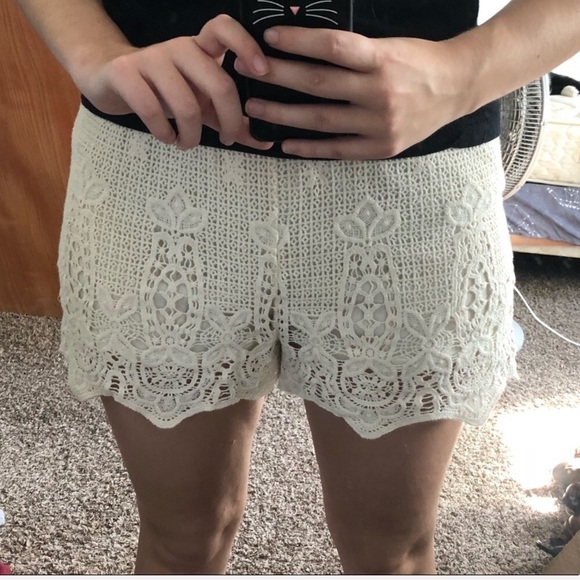 • 2/$10 • Forever 21 Cream Lace Shorts - Picture 2 of 5